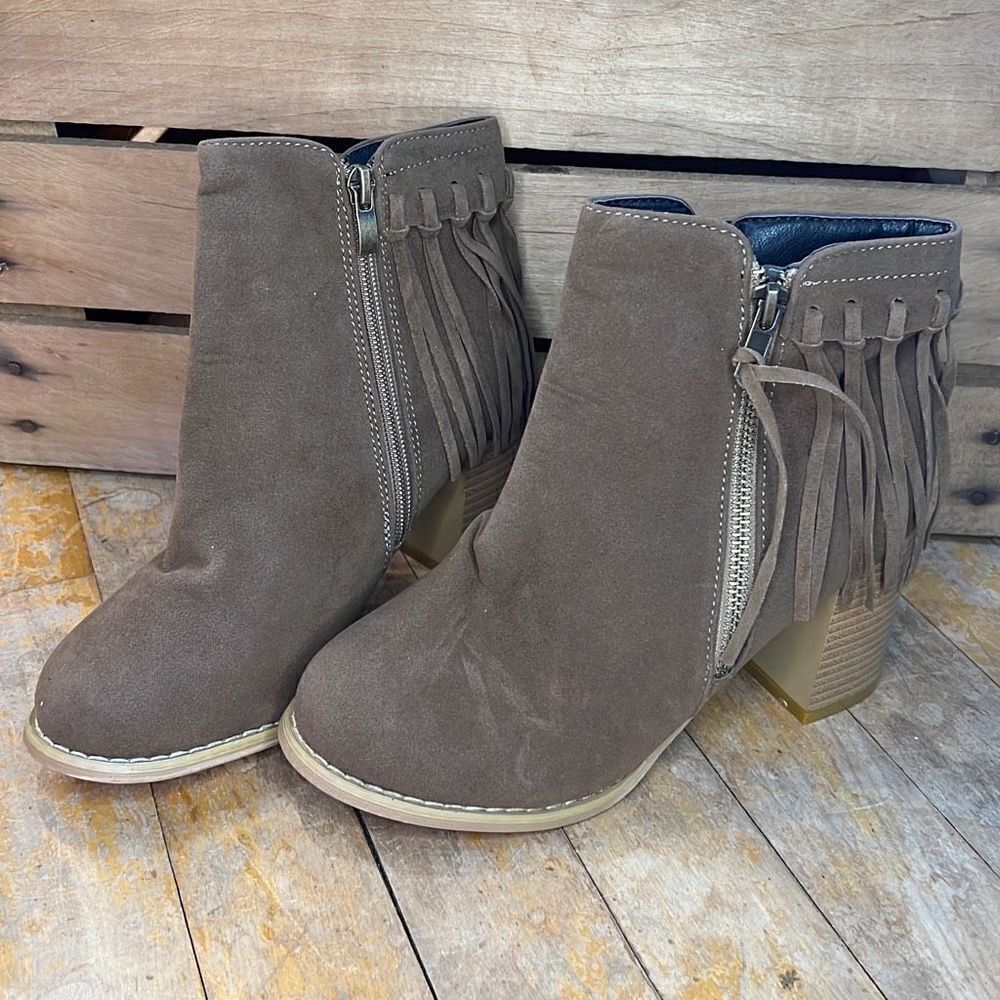 Brown Heeled Fringe Boots Size 4.5 (35)